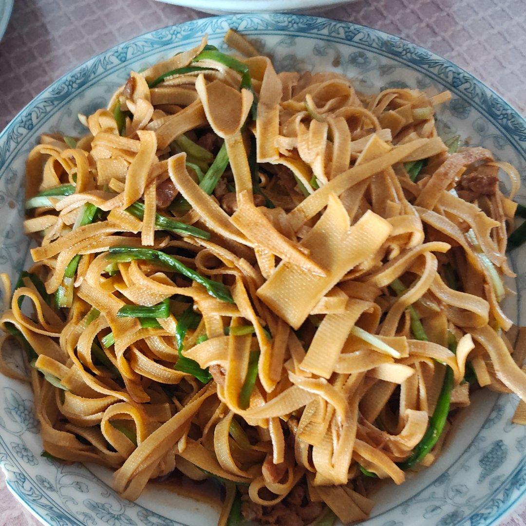 蒜苗炒干豆腐