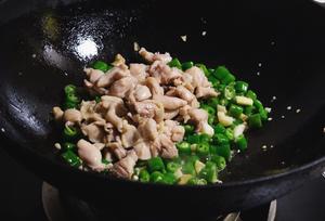 湖南人的家常菜-青椒小炒鸡的做法 步骤10