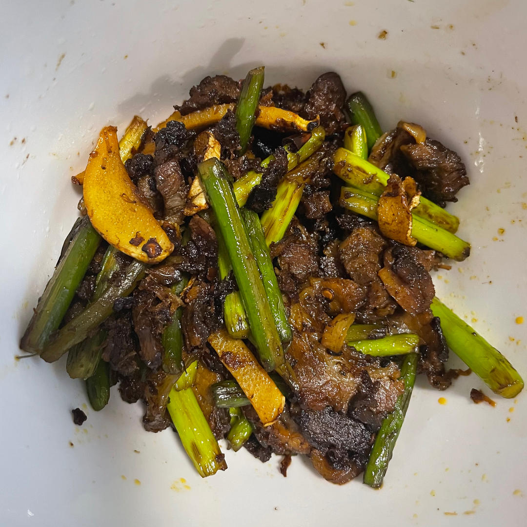 蒜苗炒牛肉丝