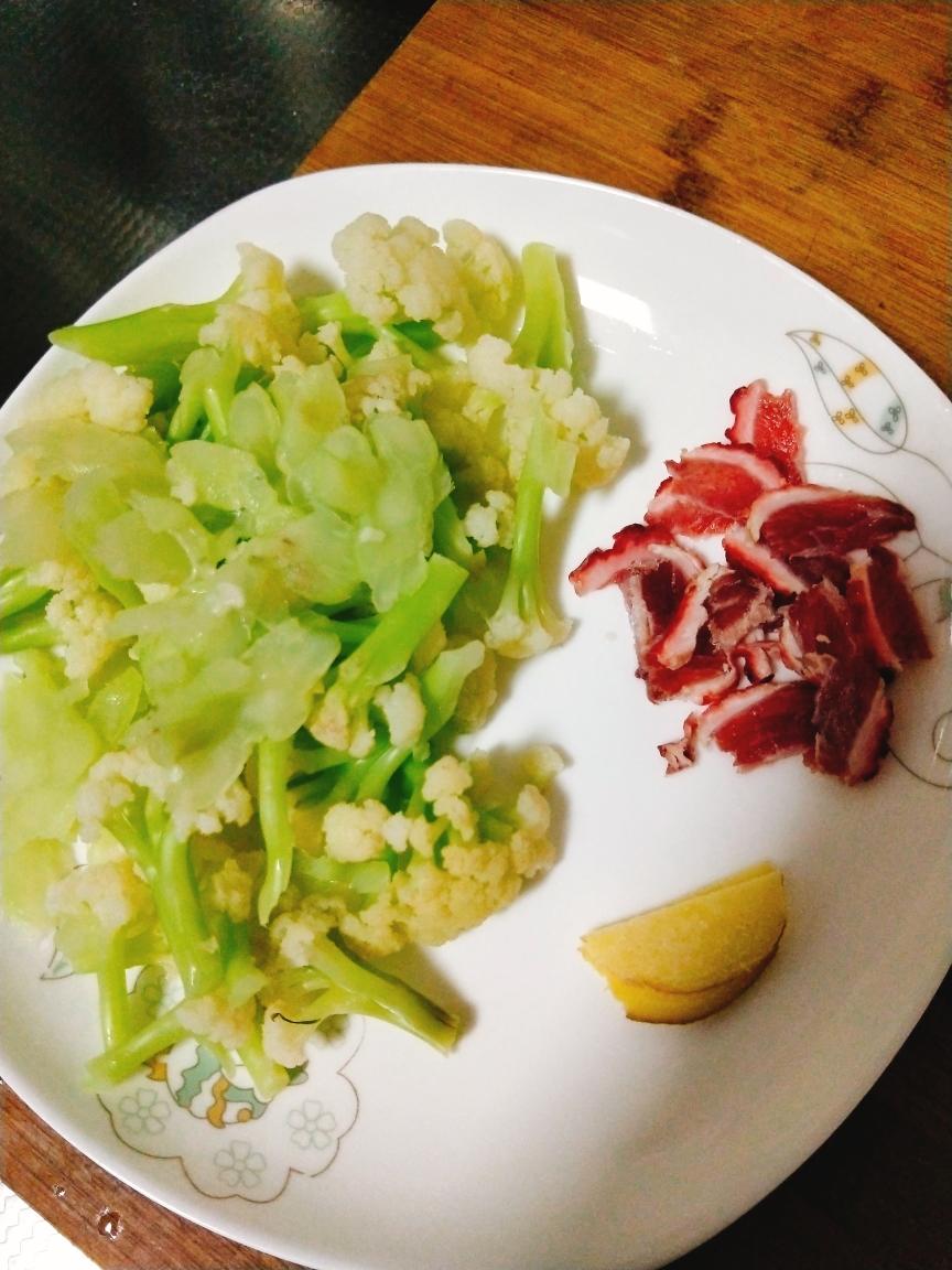 月子菜花炒牛肉的做法