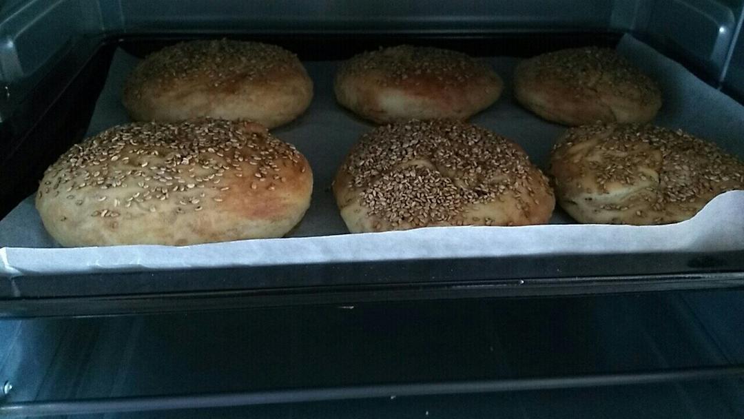 喜欢风的女子做的烤箱版麻酱烧饼