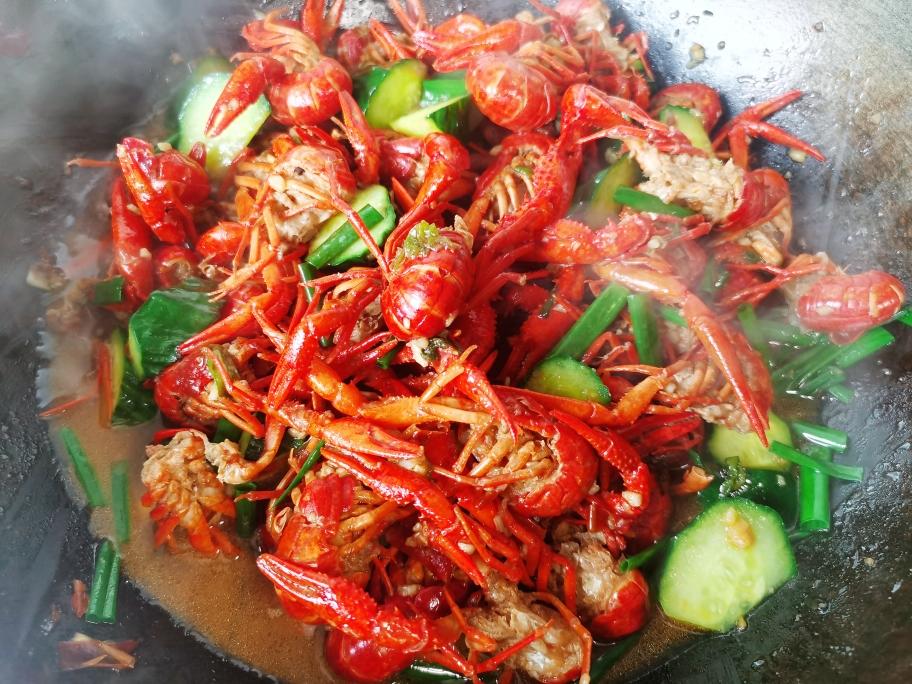 秘制油焖龙虾，好吃添盘