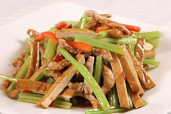 芹菜香干肉丝的做法