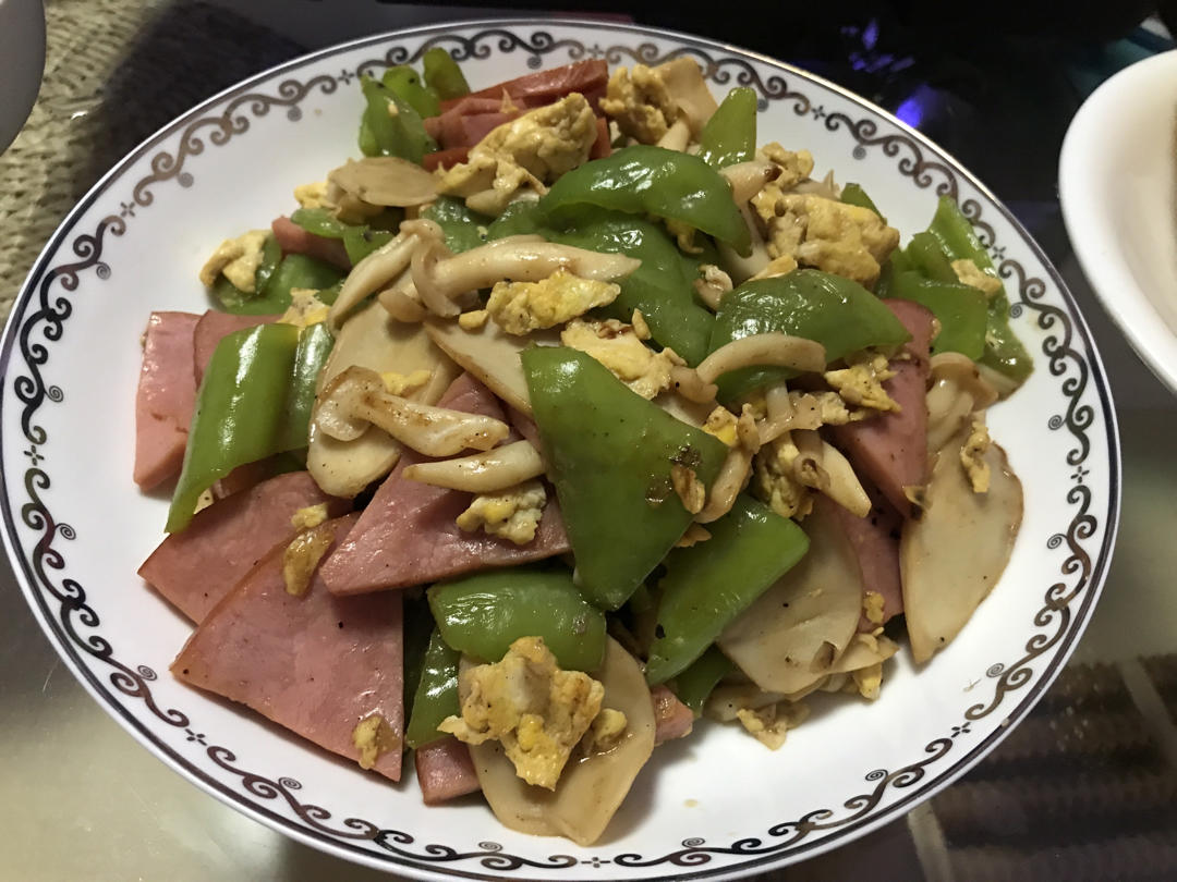 超级下饭的青椒火腿炒鸡蛋