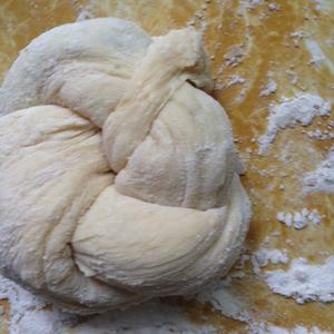 花环豆沙面包的做法 步骤7