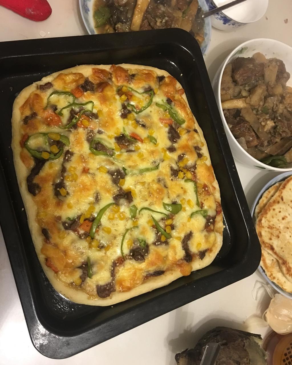 薄饼脆皮火腿pizza