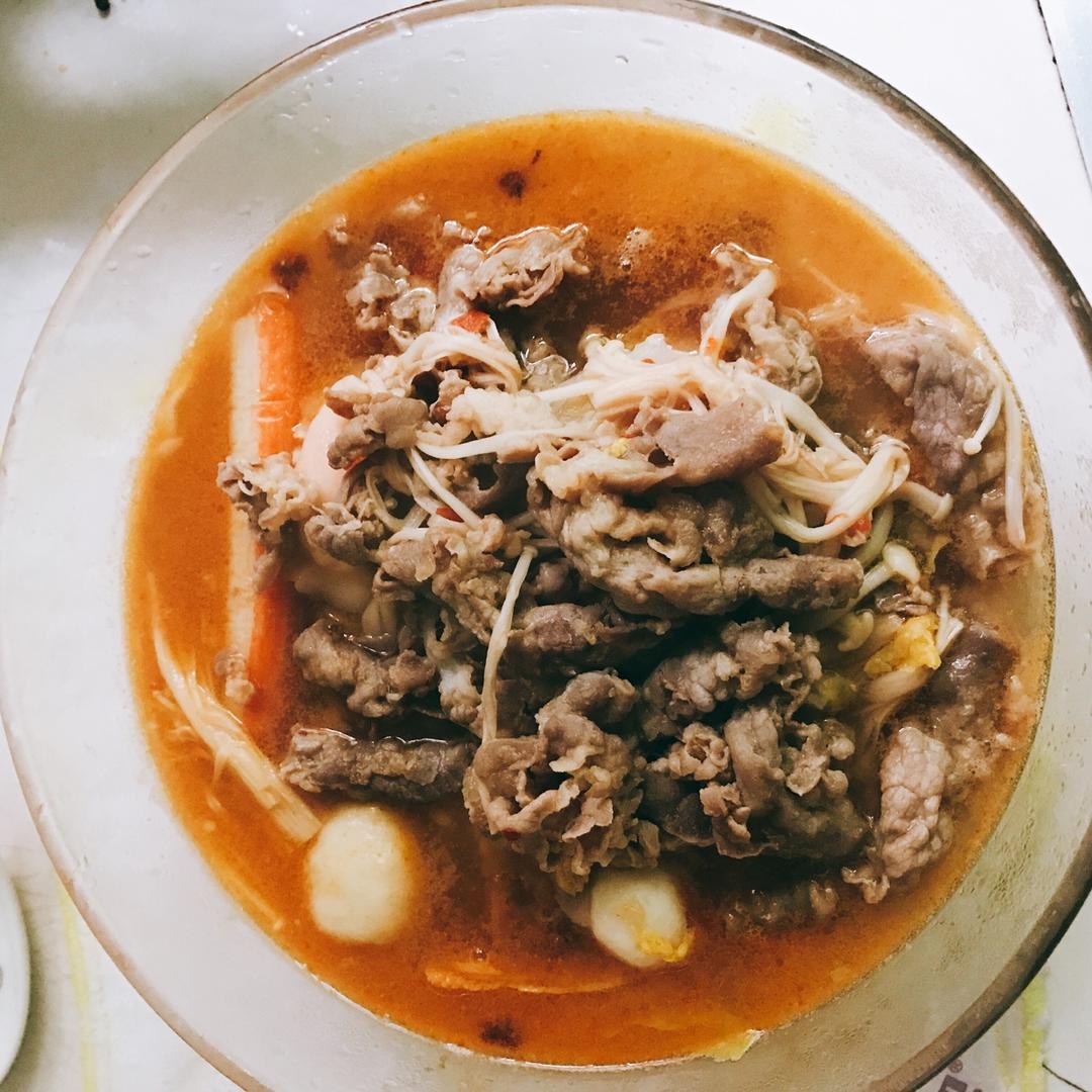 酸汤金针肥牛粉丝煲