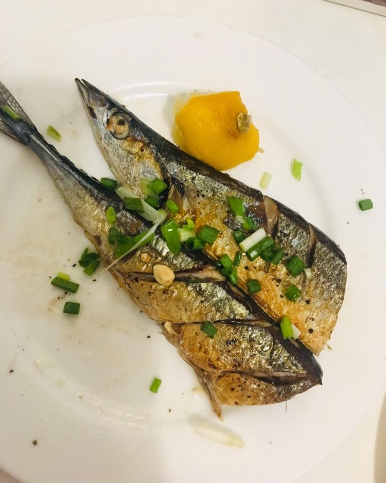 油煎秋刀鱼