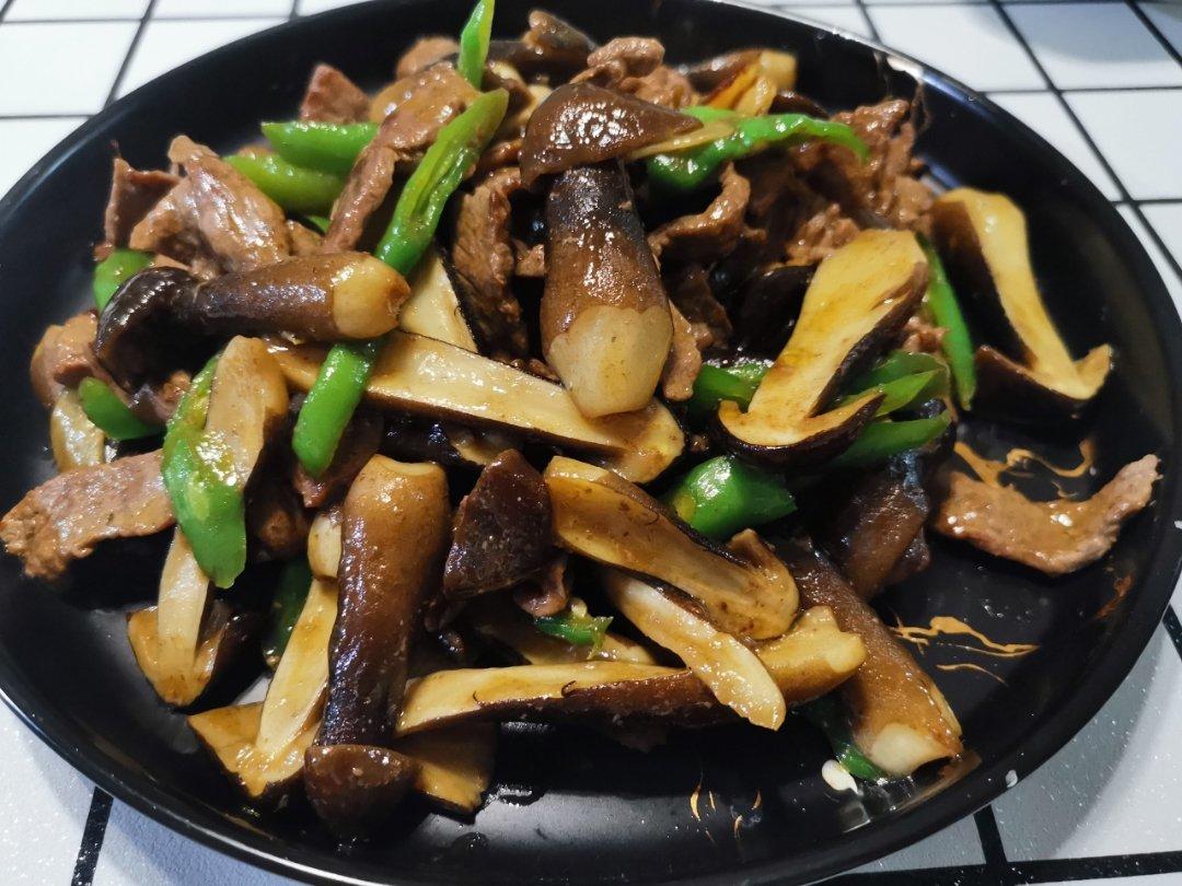 鲜美牛肉炒鸡枞菌