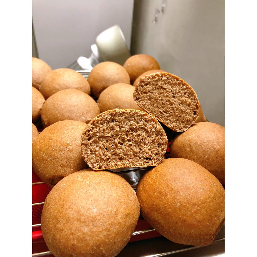 减脂期餐包—黑全麦粉达70%的无油低糖冷藏中种餐包