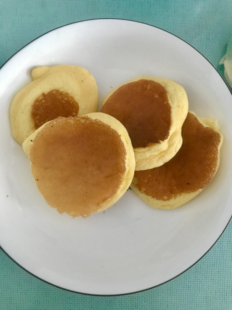 视频【小魔女同款舒芙蕾厚松饼】吃完会飞的儿童节早餐来了