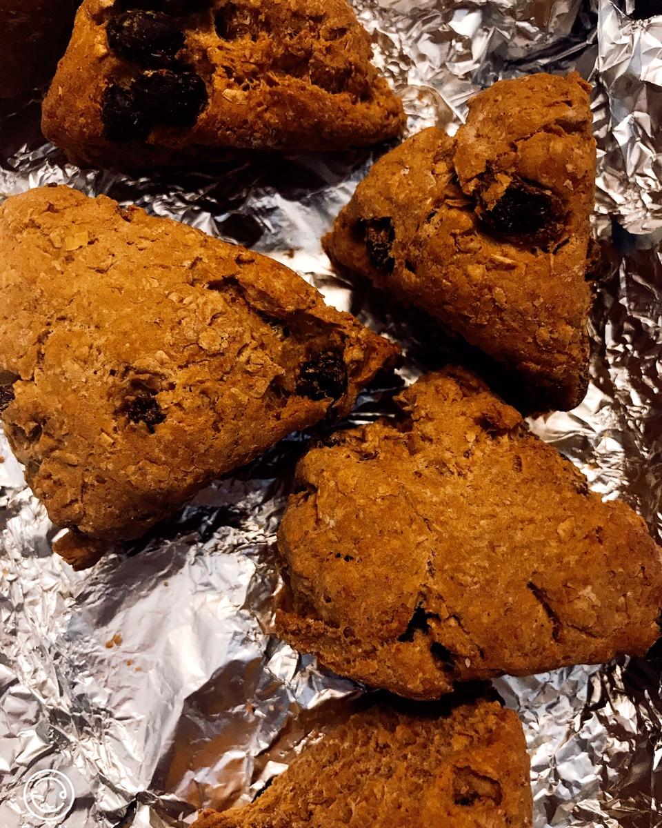 全麦葡萄干肉桂司康