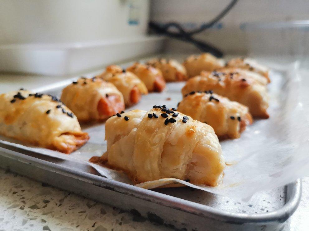 香肠酥皮卷：手抓饼皮还能这样吃，不用和面快速搞定早餐