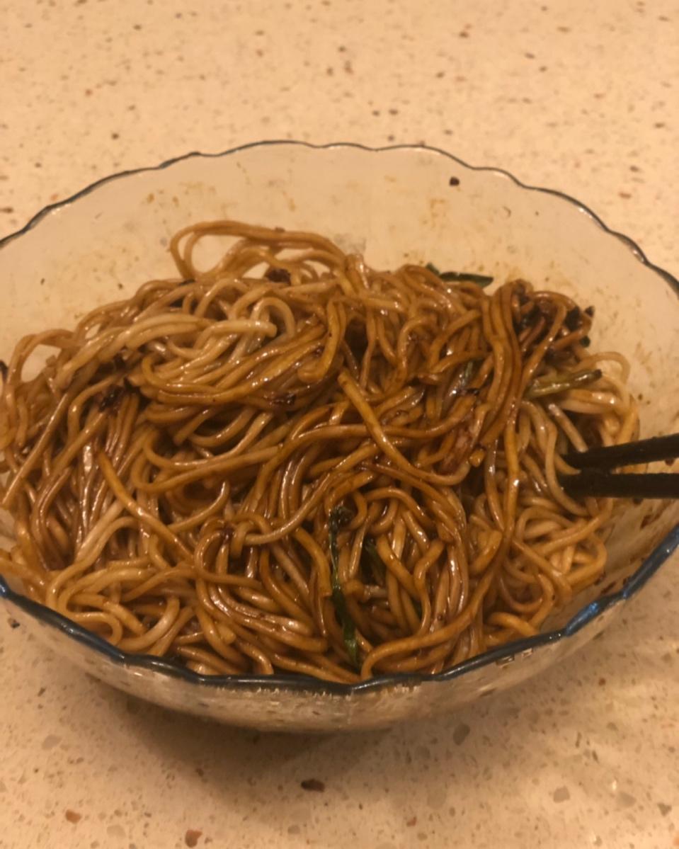 10分钟搞定的一碗葱油拌面