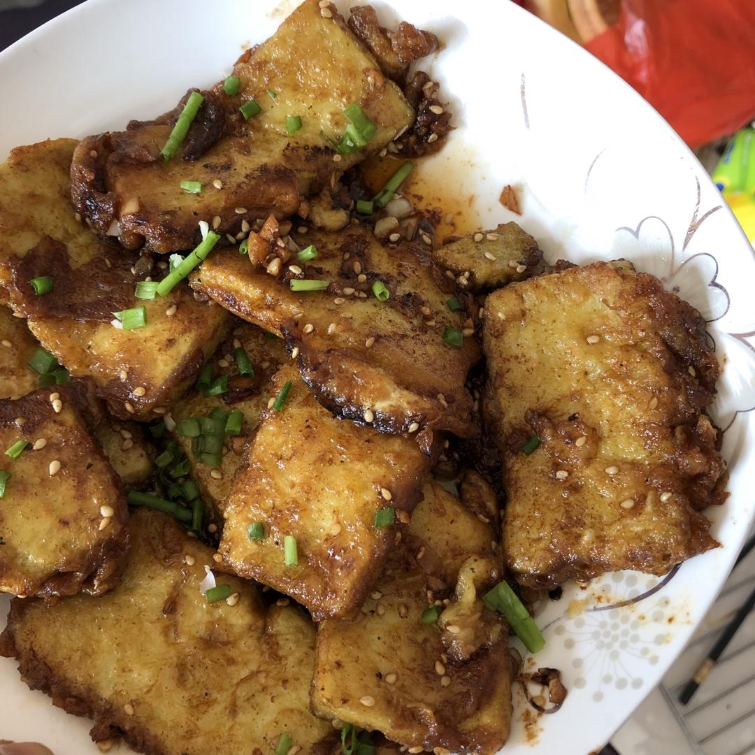 完胜路边摊：香煎孜然豆腐
