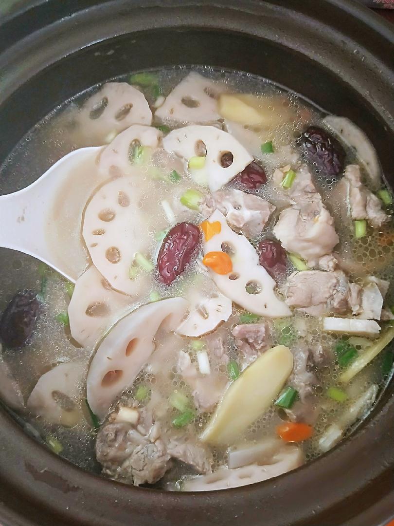 【排骨连藕汤的做法步骤图,排骨连藕汤怎么做好吃】敏敏美食棒棒哒_下厨房