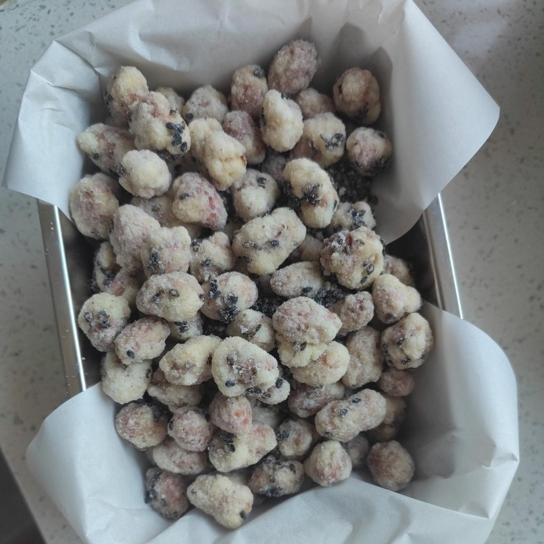 【创意小厨娘】休闲小零食——芝麻花生米，香甜酥脆可口，好吃到停不下来。