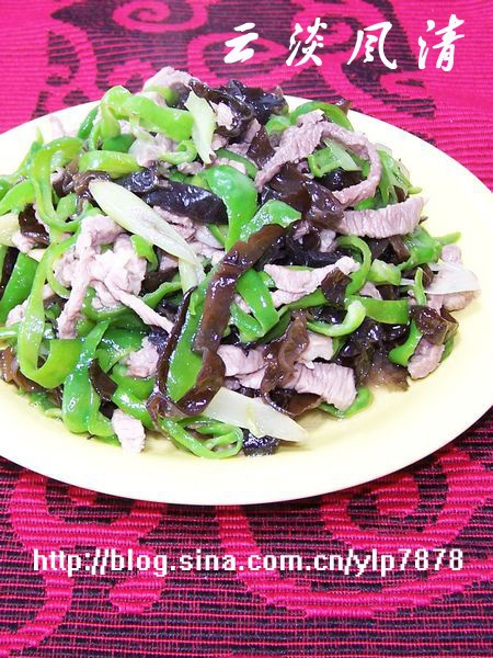 木耳青椒炒肉丝的做法
