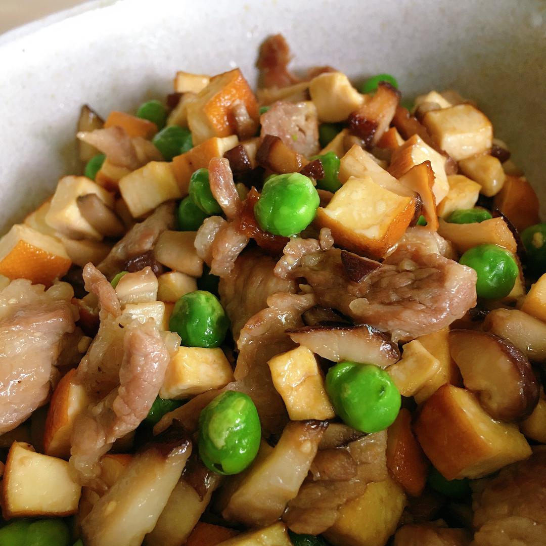 大小都爱的豌豆香菇炒肉的做法