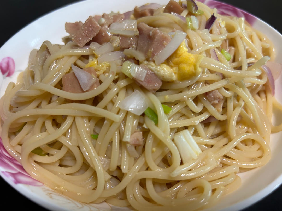 酸奶油洋葱火腿鸡蛋意面🍝