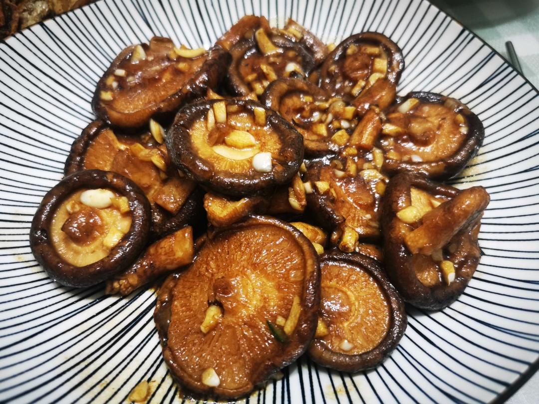 鲜嫩多汁，比鲍鱼还好吃红烧香菇