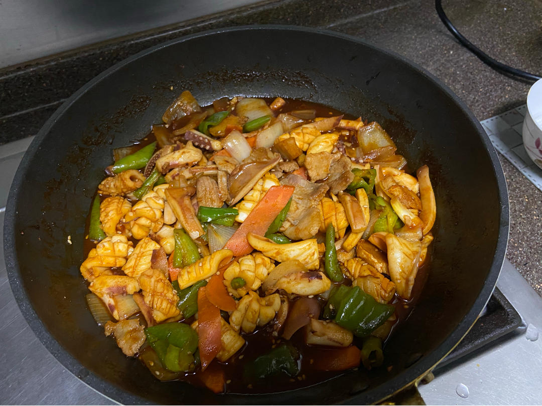 #🦊在韩国#济州岛特色菜—调味猪肉鱿鱼！（돼지고지 와 한치 주물럭)