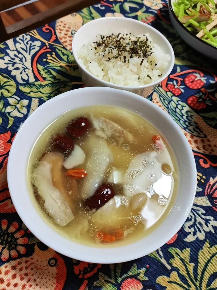 四季椰子鸡汤