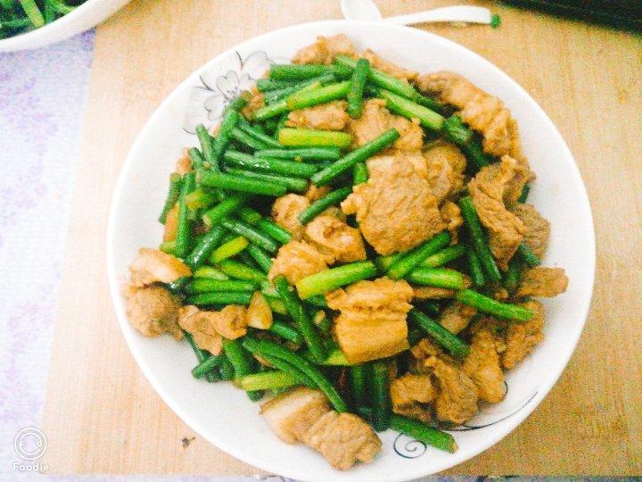 五花肉炒蒜苔 / 蒜薹炒肉