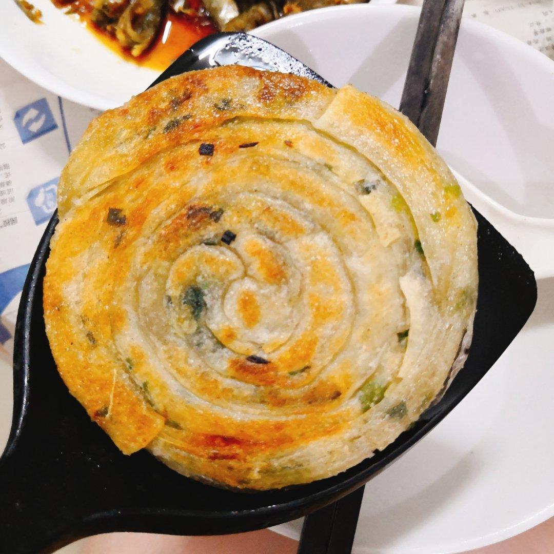 【饺子皮葱油饼】