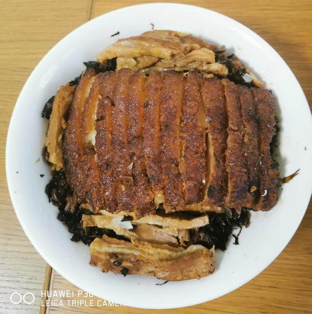 教你在家也可以做的梅菜扣肉，软糯香甜，不油不腻.
