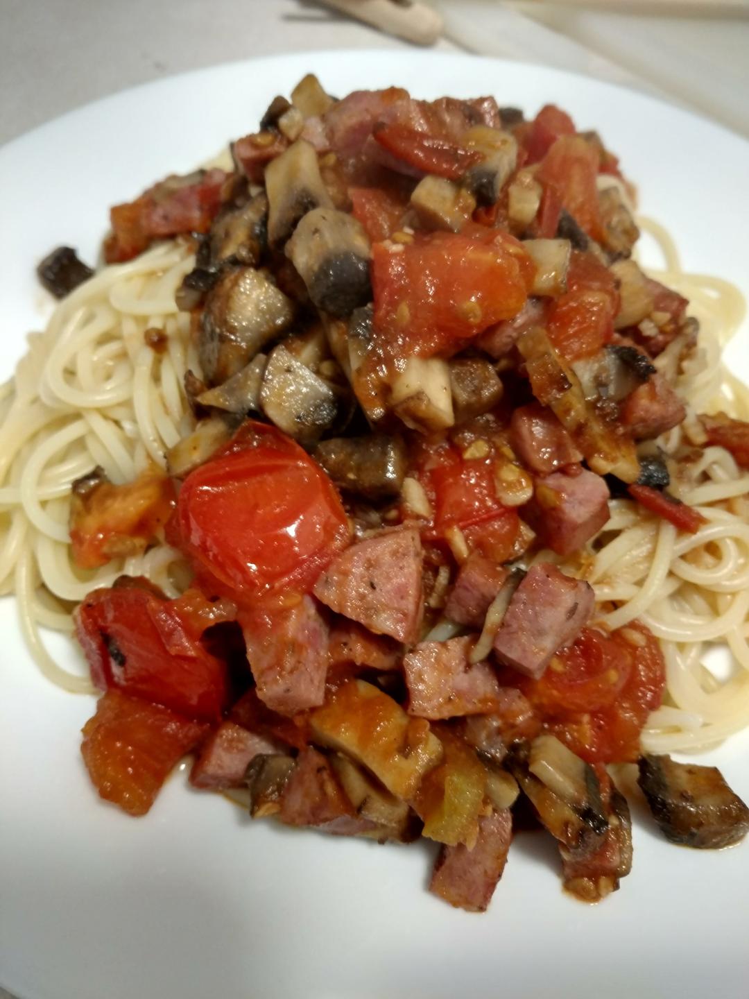 番茄红肠蘑菇意面