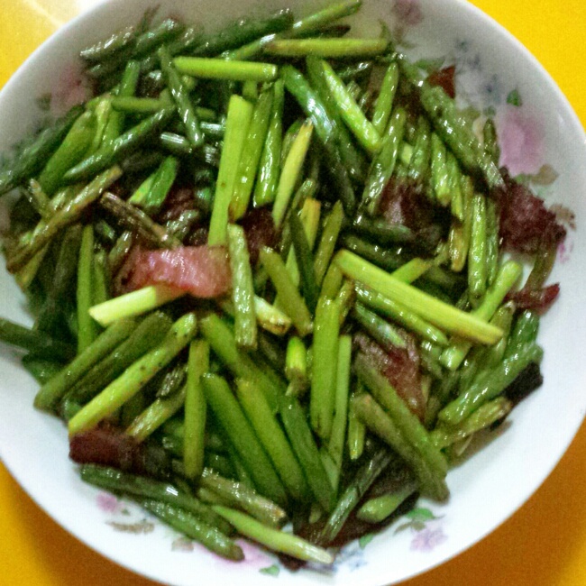 蒜苗炒香肠