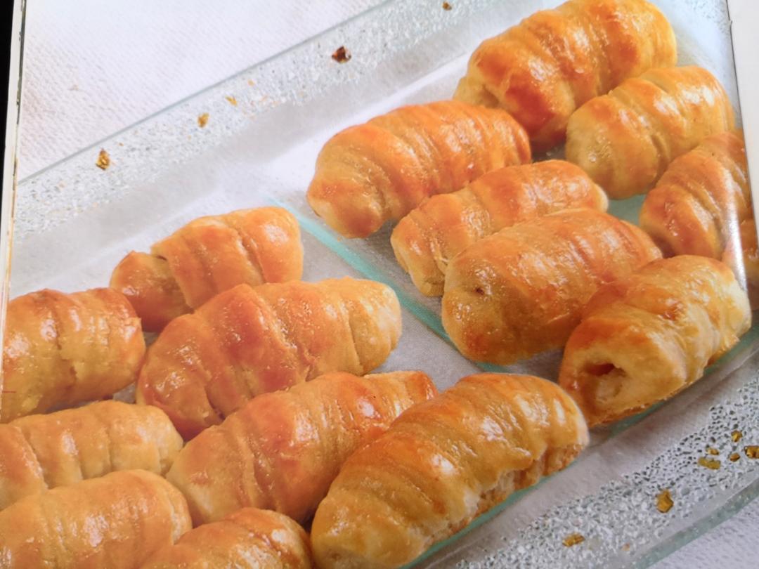 西式咸味小吃 - 香肠卷的做法