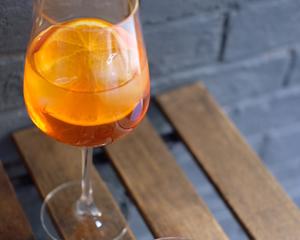 一分钟上手自制经典鸡尾酒-Aperol Spritz 意式经典橙味酒的做法 步骤3