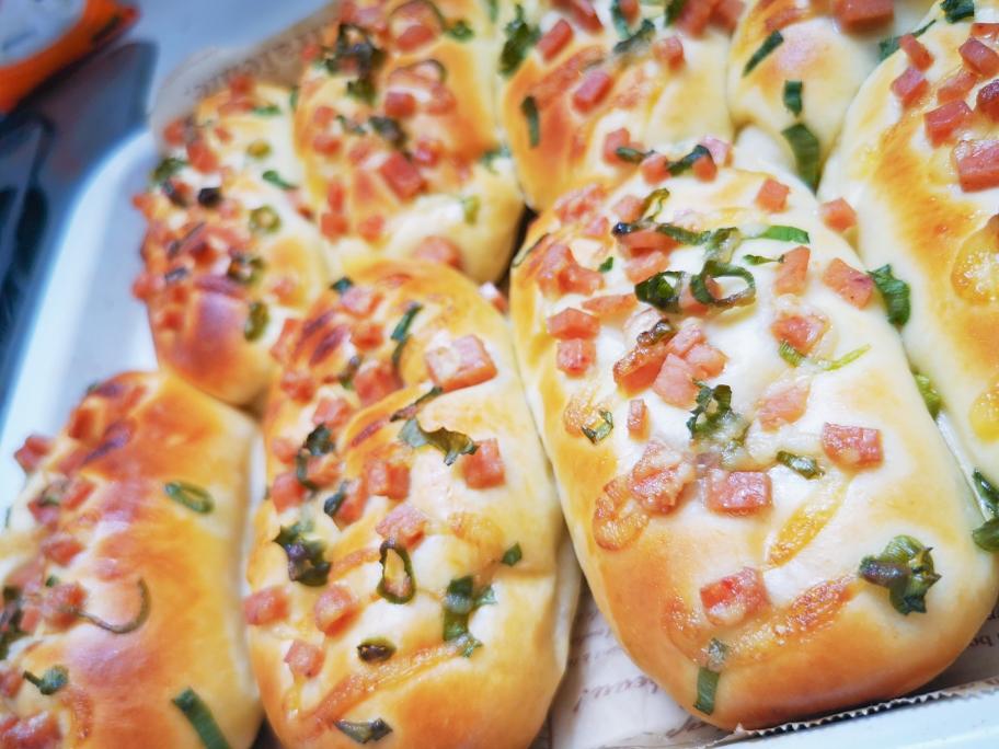 葱花火腿肉松包的做法