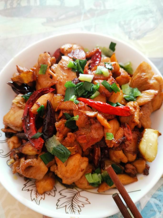 外酥里嫩麻辣鲜香～辣子鸡丁