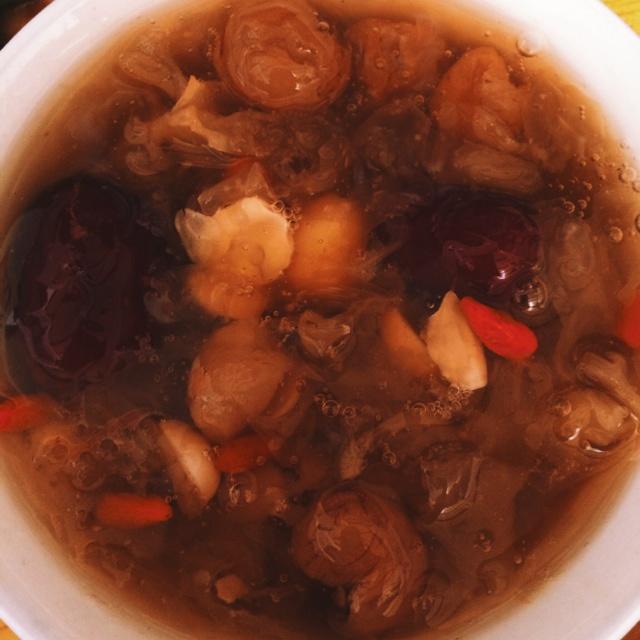 银耳红枣莲子羹的做法