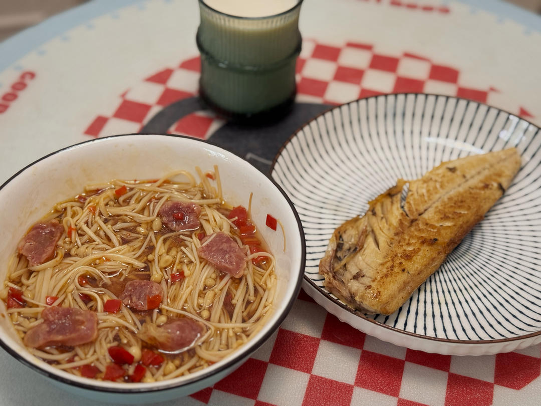 金针菇蒸香肠/腊肠