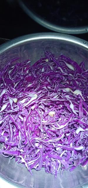 凉拌紫甘蓝（紫包菜）的做法 步骤1
