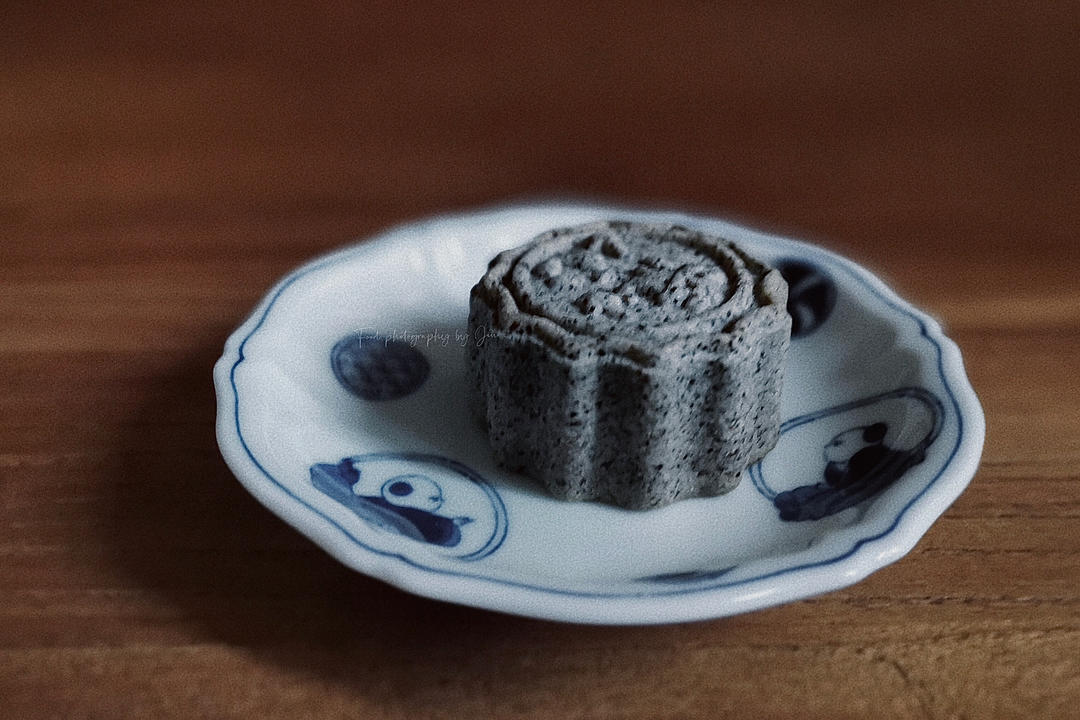 黑芝麻流心月饼