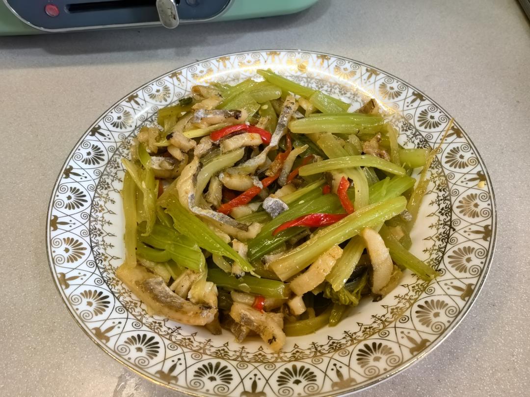 鳗鱼鲞炒西芹