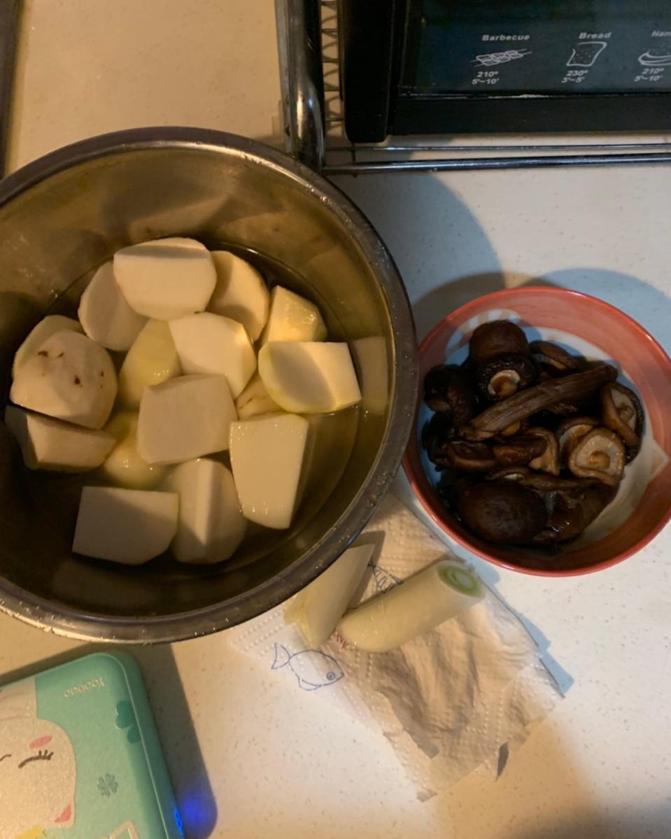 小芋头烧鸡翅
