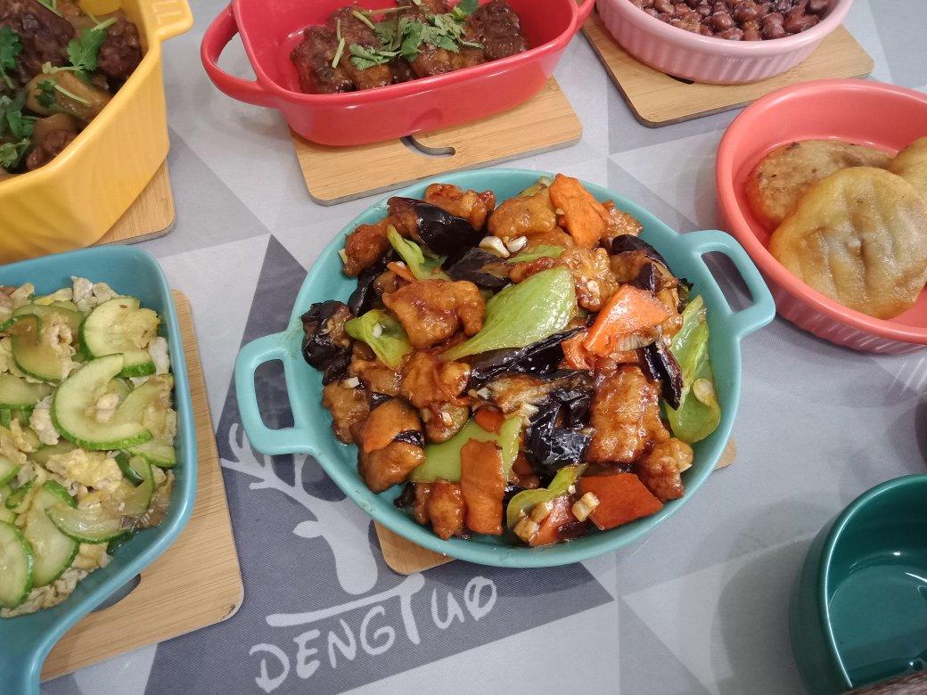 肉段烧茄子！东北菜的精髓：黢黑、稀neng、胶黏、齁咸、好吃