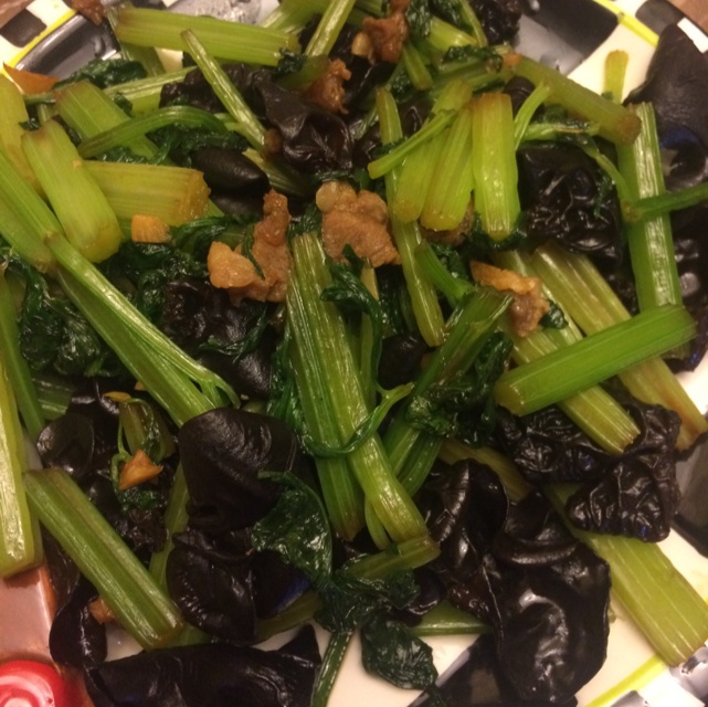 木耳芹菜炒肉片