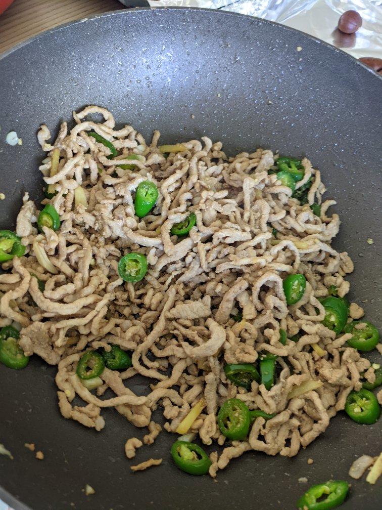 厨师长教你：“青椒肉丝”的正宗做法，色香味俱全