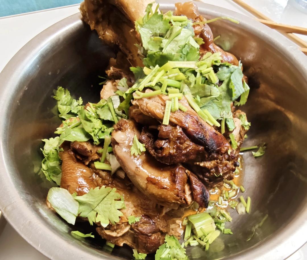 电压力锅焖红烧猪肘子