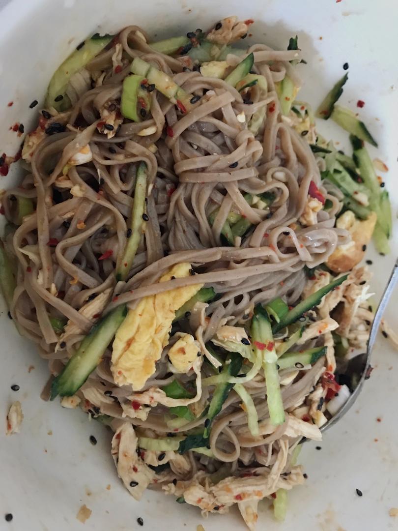 快手减脂餐❗️爆好吃的凉拌鸡丝荞麦面