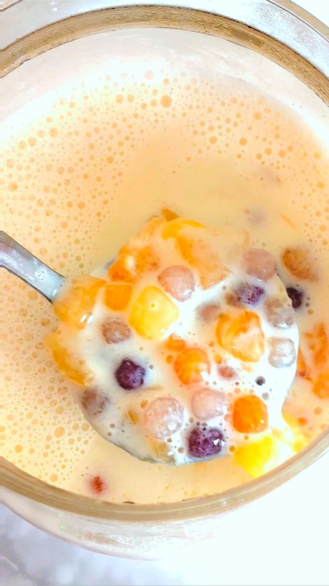 新鲜木薯，芋圆，牛奶，冰糖