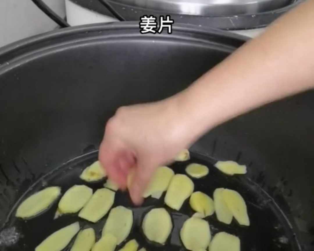 电饭锅盐焗鸡爪的做法 步骤9