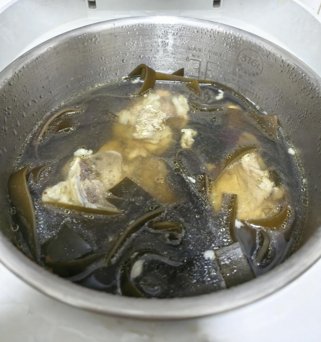 海带筒骨汤